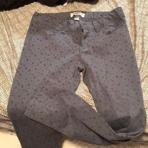 Cute grey with maroon flowers 98% cotton 2% span